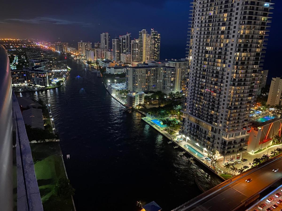 Amazing 1B-1B Apartment With Amazing View! 28A 할렌데일비치 외부 사진